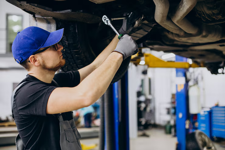 car mechanist making car service_1303 26908